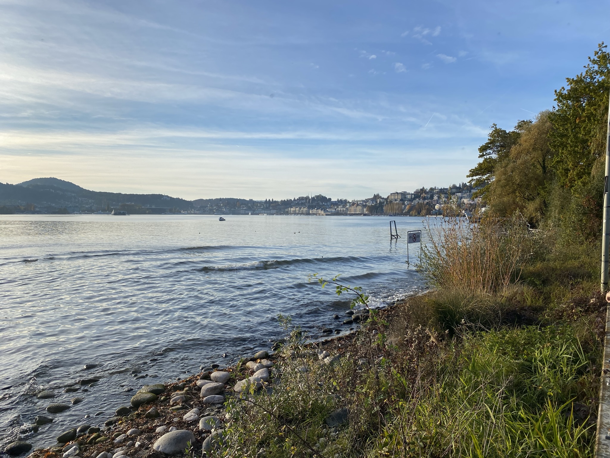 Der Vierwaldstättersee vor dem Verkehrshaus Luzern